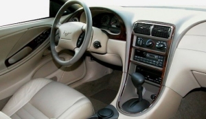Interior del Ford Mustang IV
