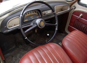 Interior de un Renault Dauphine de 1964