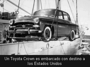 Un Toyota Crown es embarcado con destino a los Estados Unidos