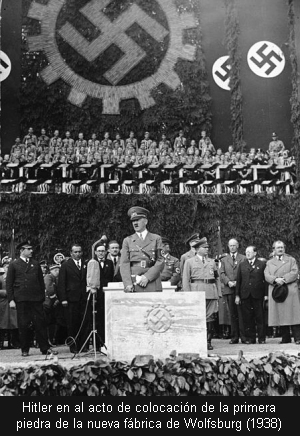 Hitler en al acto de colocación de la primera piedra de la nueva fábrica de Wolfsburg (1938)